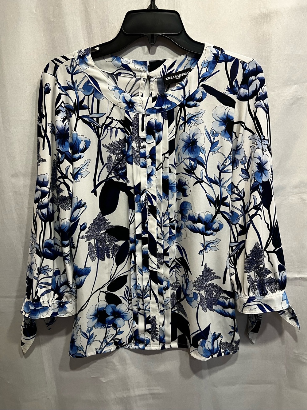 Karl Lagerfeld Three Quarter Sleeve Blouse White Blue Floral Print Size XS